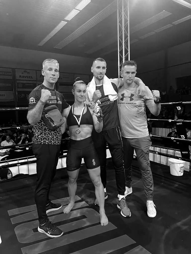 Vechters van Fightteam Vlaardingen op een gala